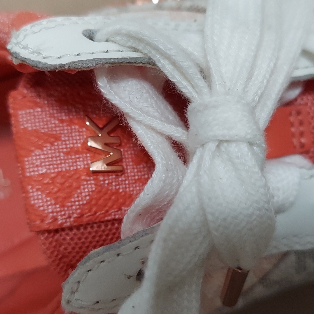 Michael Kors Sneakers, 8.5 MK Logo, Leather, Rose Gold Accents - Picture 14 of 14